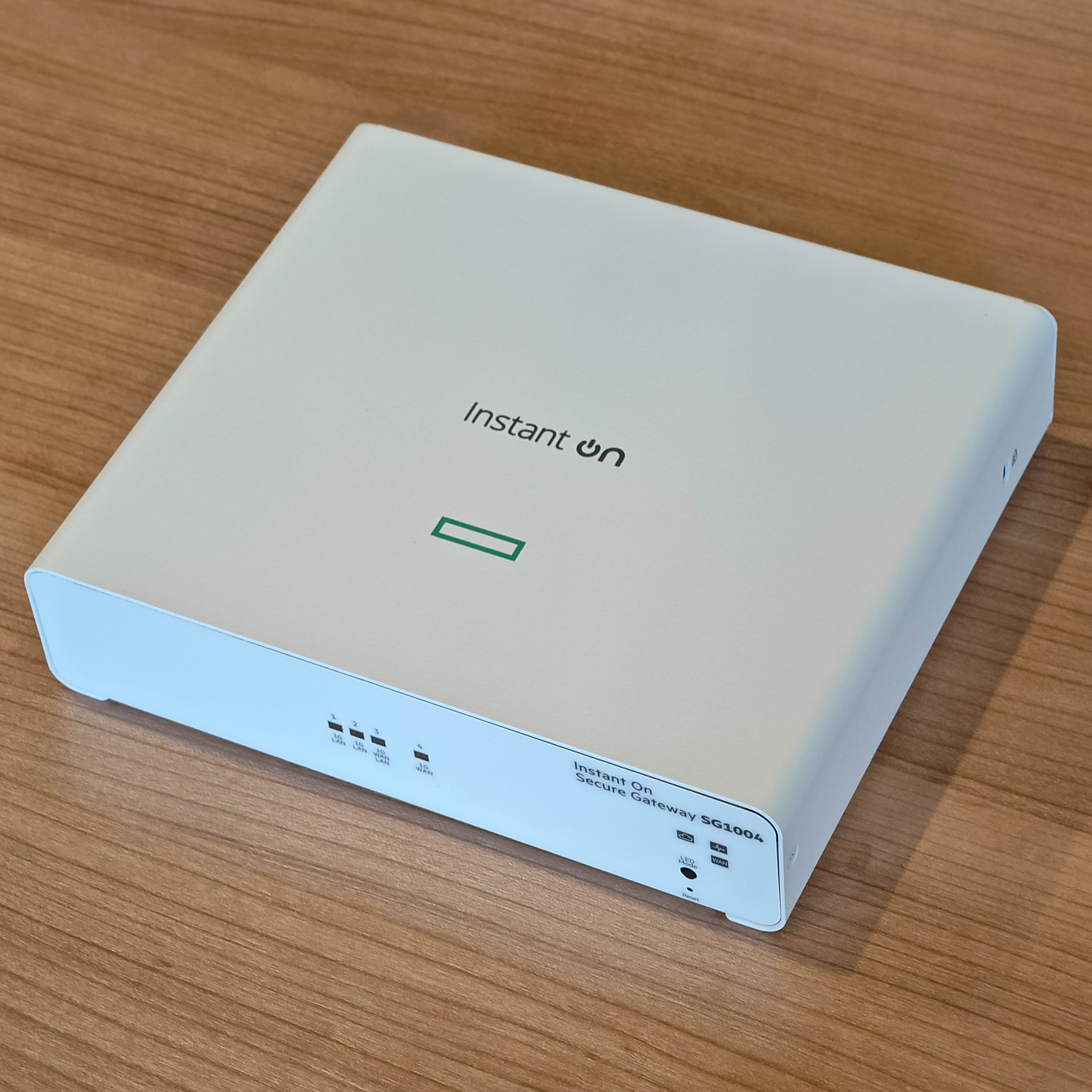 HPE-Networking-Instant-On-Secure-Gateway-SG1004