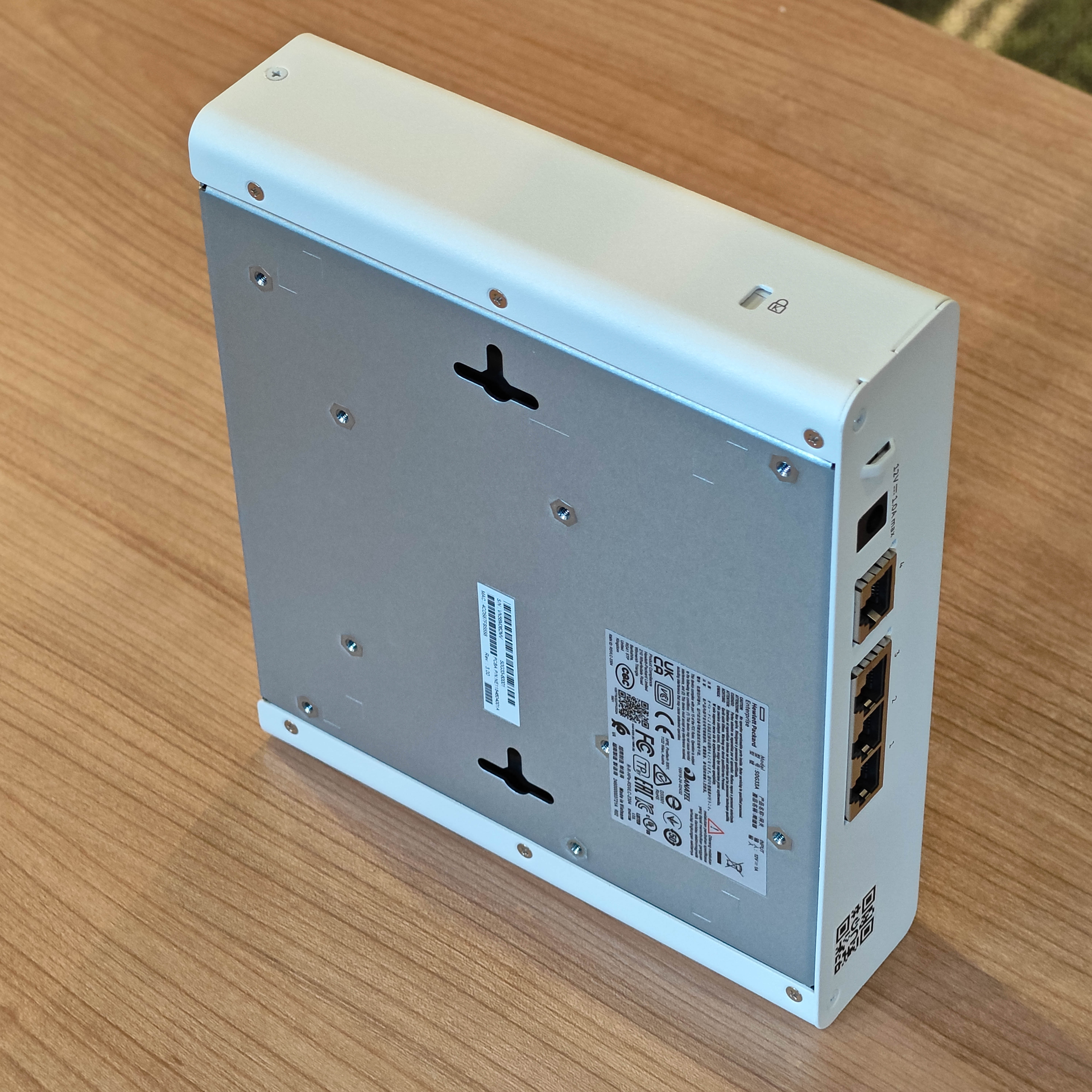 HPE-Networking-Instant-On-Secure-Gateway-SG1004