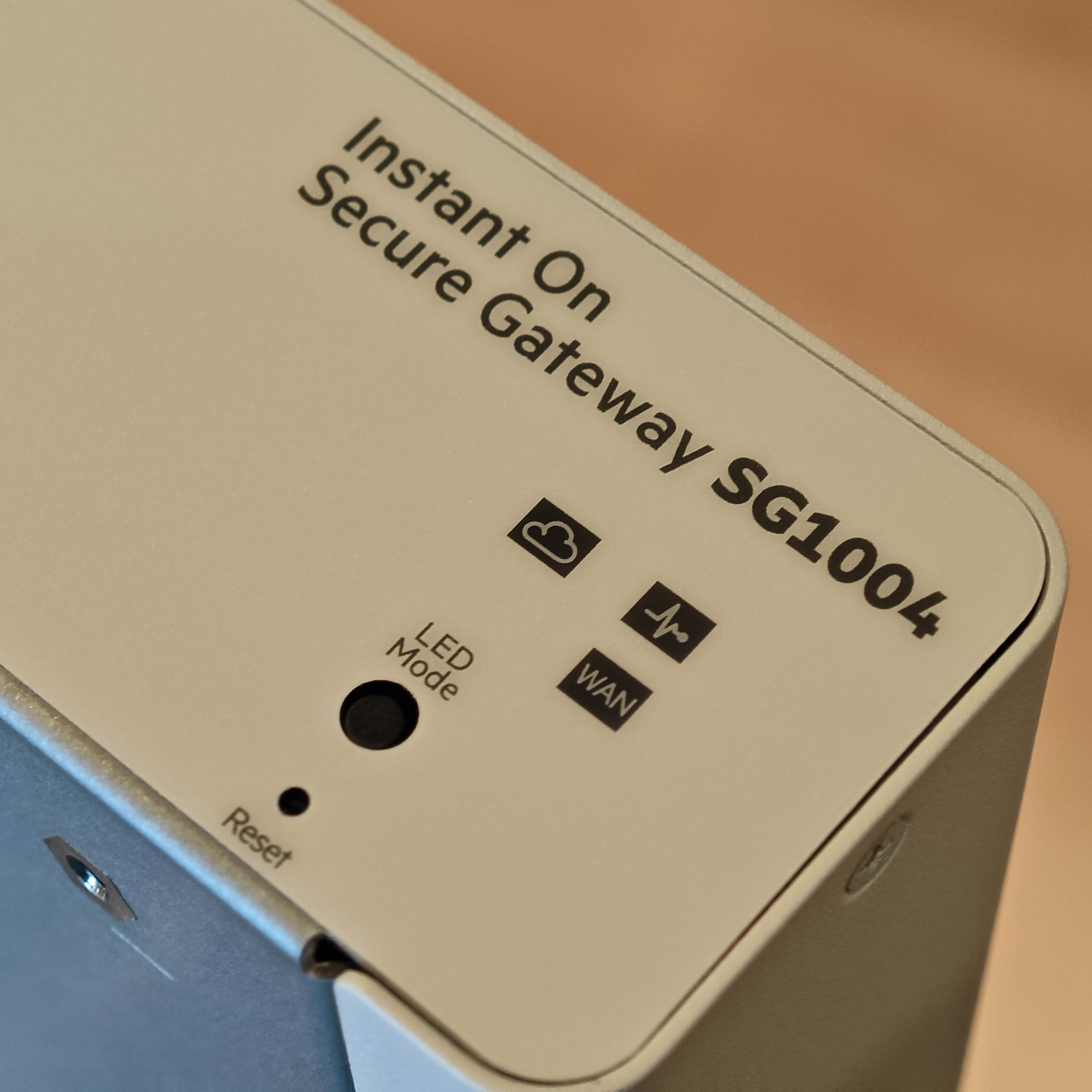 HPE-Networking-Instant-On-Secure-Gateway-SG1004