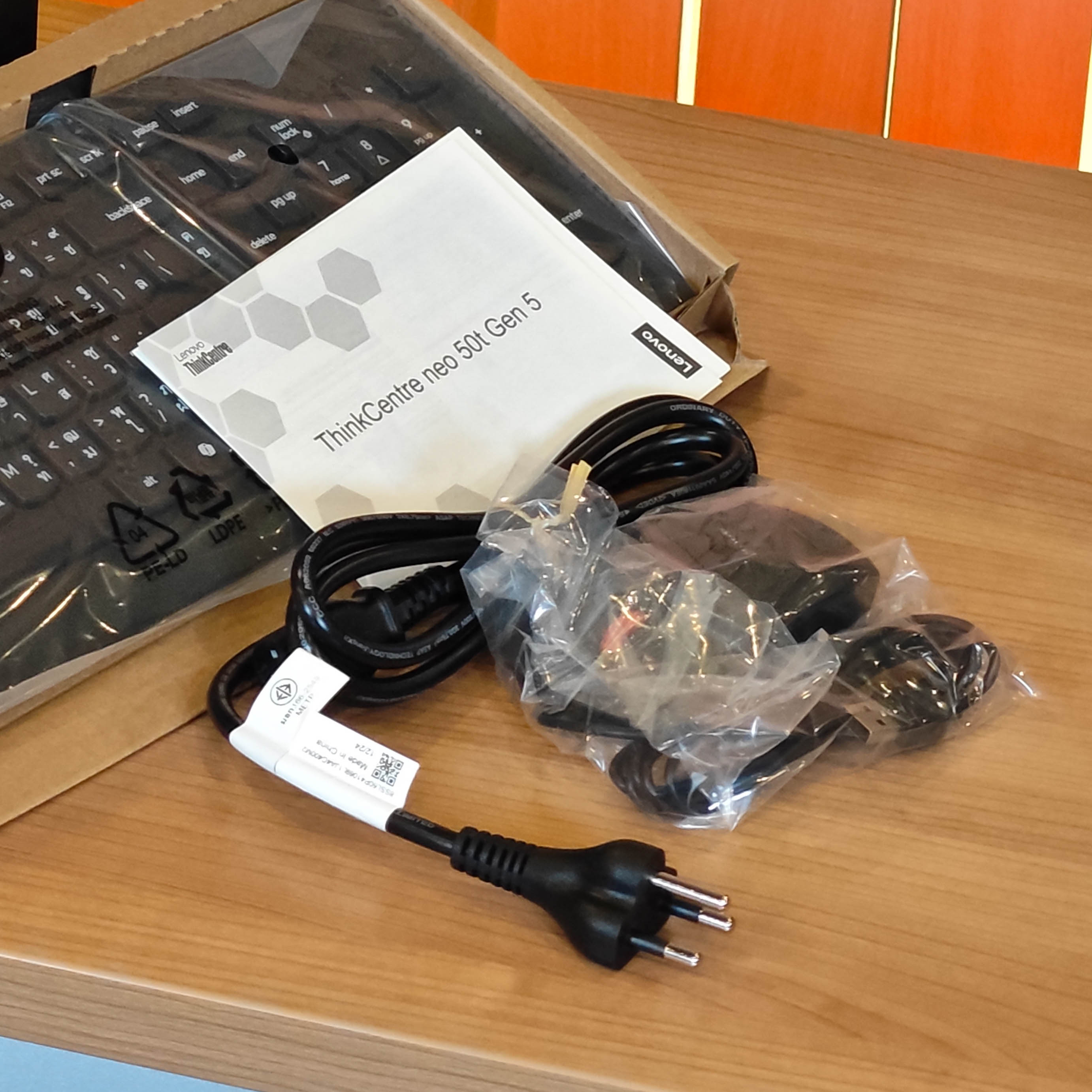 Lenovo-ThinkCentre-neo-50t-Gen5